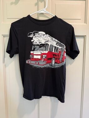 Children's Place Boys Black Fire Truck Graphic Tee Size L (10/12)